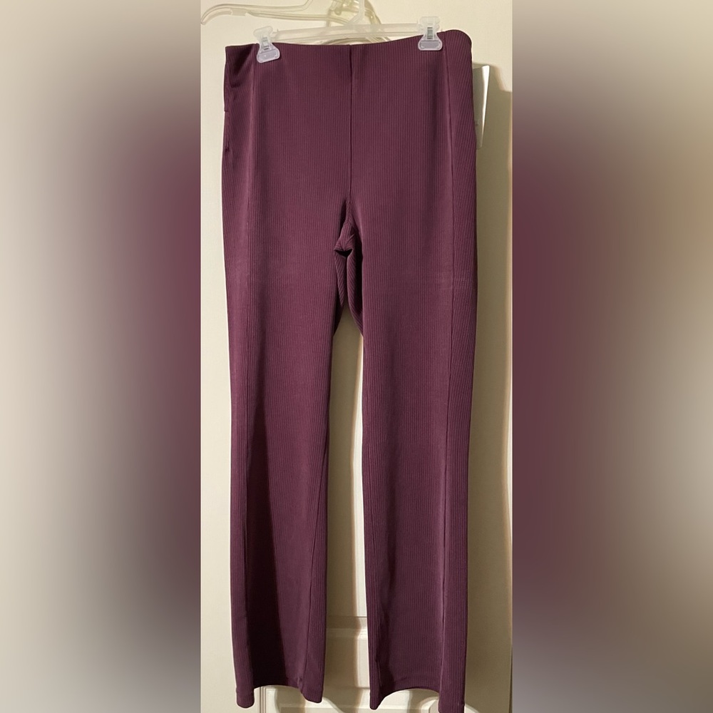 Lululemon NWT Women’s Ribbed Softstreme Flared Pant 12